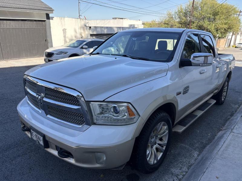 DODGE RAM CREW  LONGHORN   OFF RAOD V8 2015
